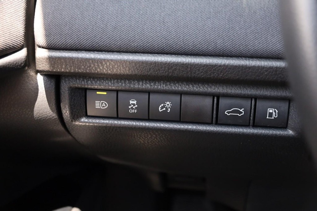 Toyota Camry Vehicle Full-screen Gallery Image 20