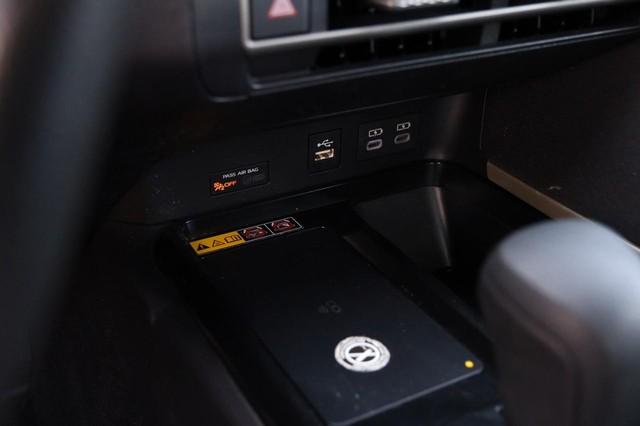Toyota Camry Vehicle Image 19
