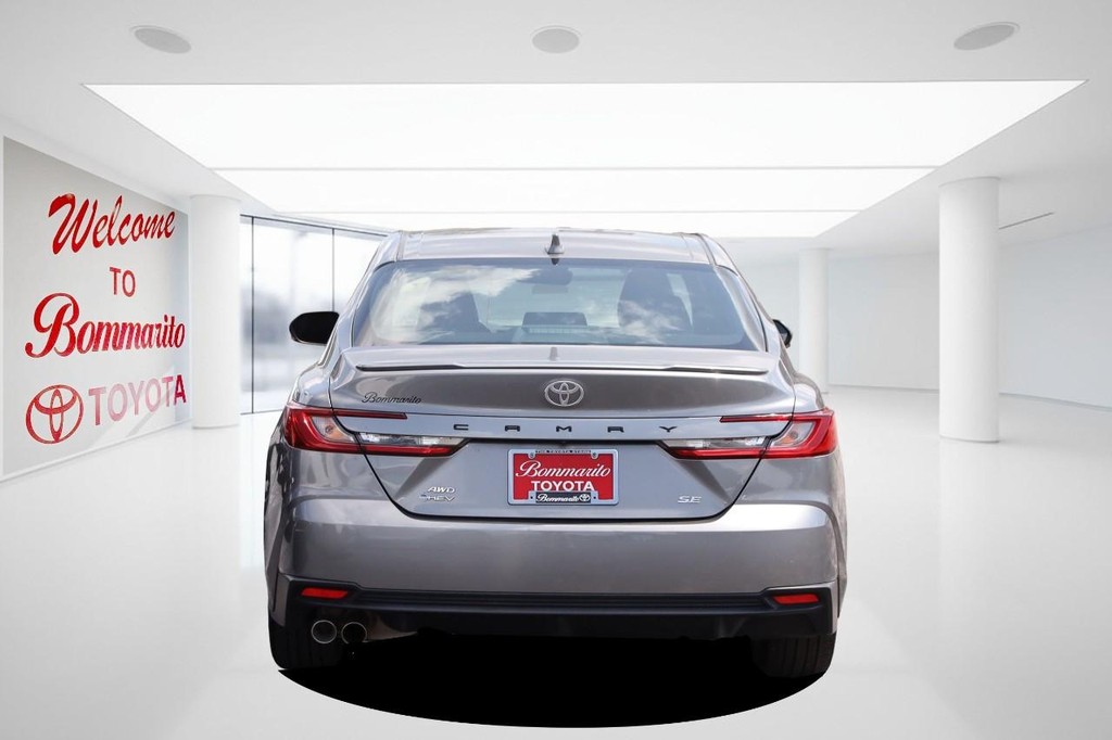 Toyota Camry Vehicle Full-screen Gallery Image 6