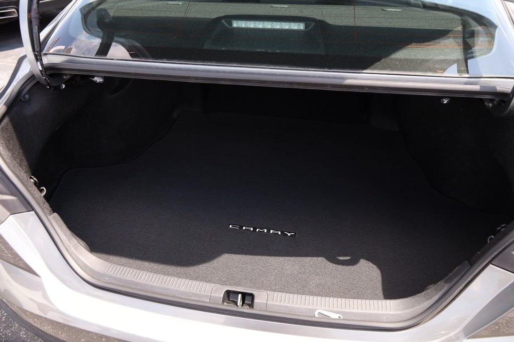 Toyota Camry Vehicle Full-screen Gallery Image 7