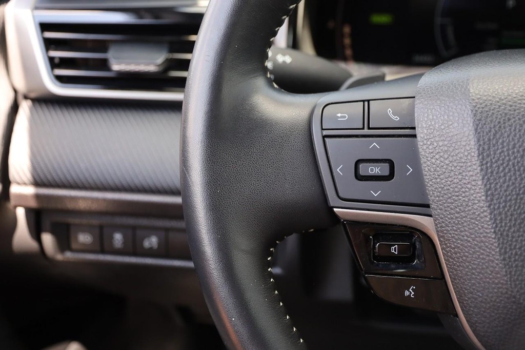 Toyota Camry Vehicle Full-screen Gallery Image 11