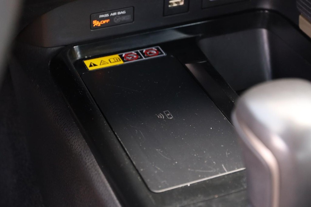 Toyota Camry Vehicle Full-screen Gallery Image 20