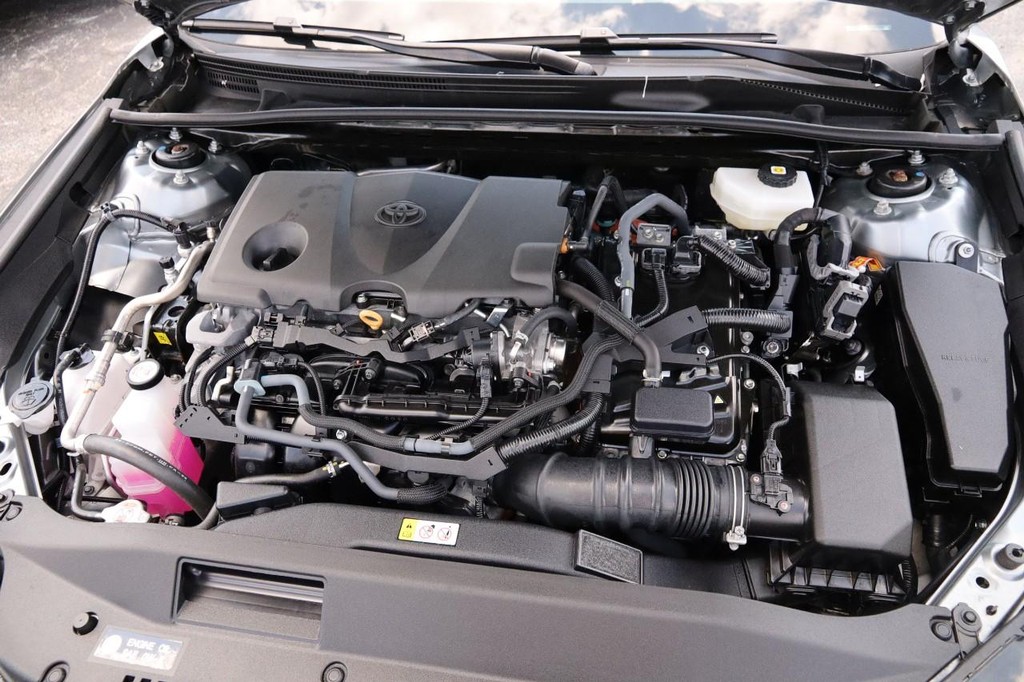 Toyota Camry Vehicle Full-screen Gallery Image 28