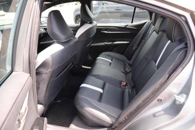 Toyota Camry Vehicle Image 09