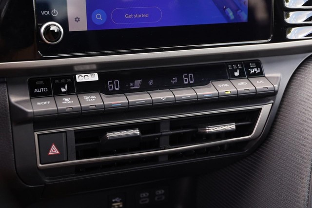 Toyota Camry Vehicle Image 18