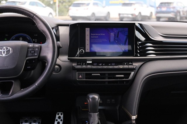 Toyota Camry Vehicle Image 25