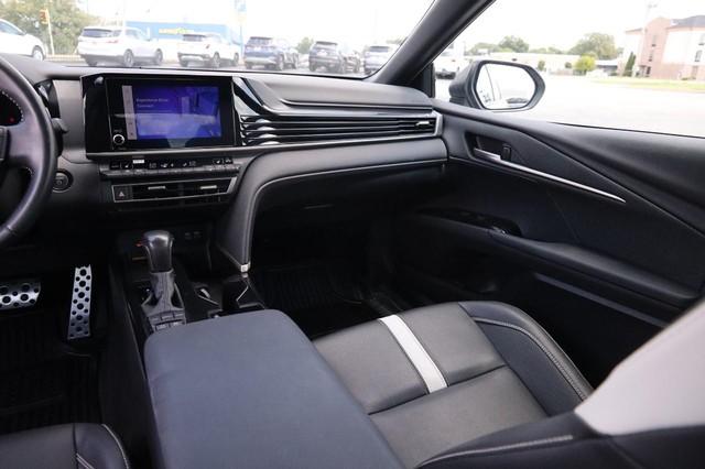 Toyota Camry Vehicle Image 26