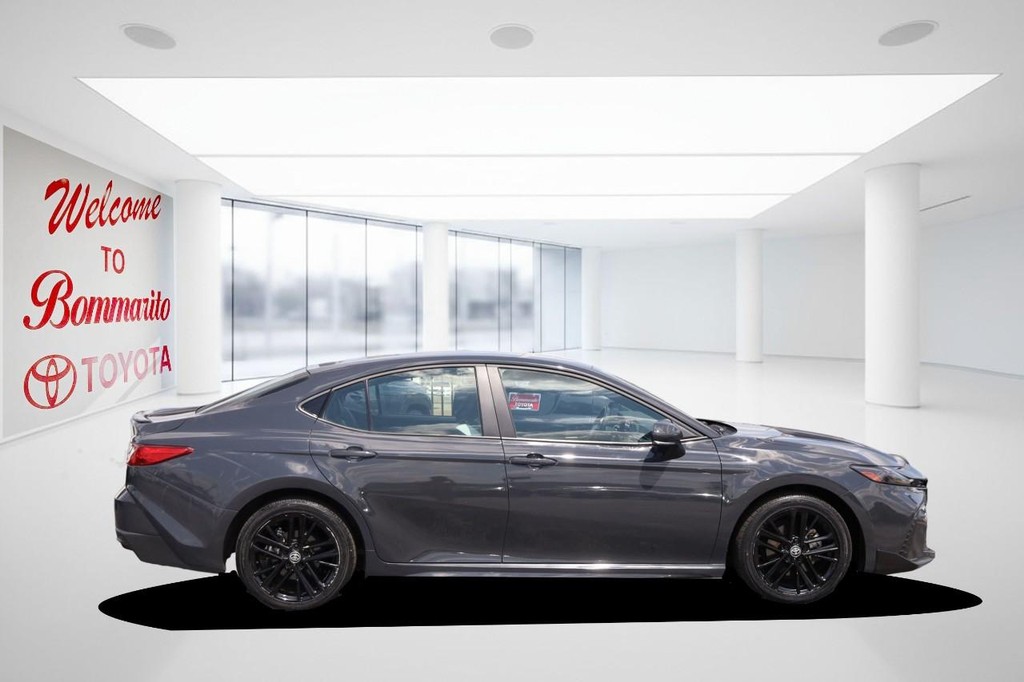 Toyota Camry Vehicle Full-screen Gallery Image 5
