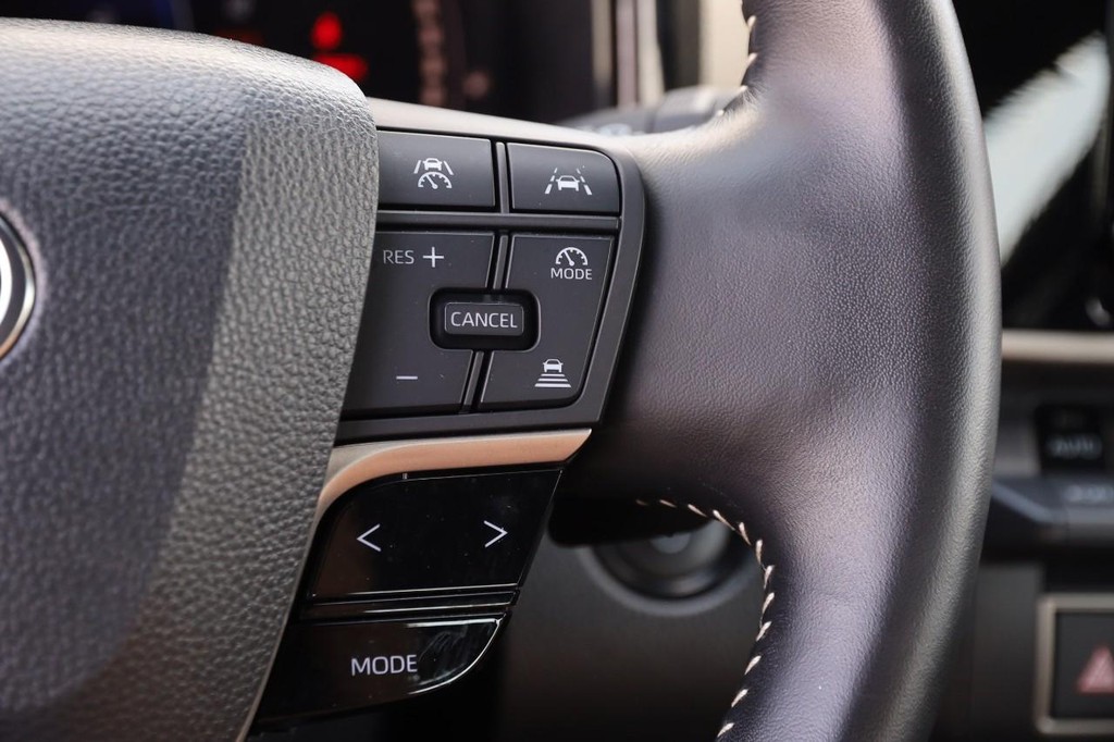 Toyota Camry Vehicle Full-screen Gallery Image 12