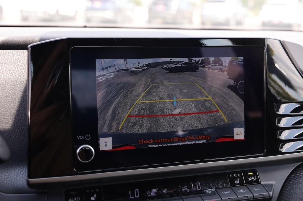 Toyota Camry Vehicle Full-screen Gallery Image 17