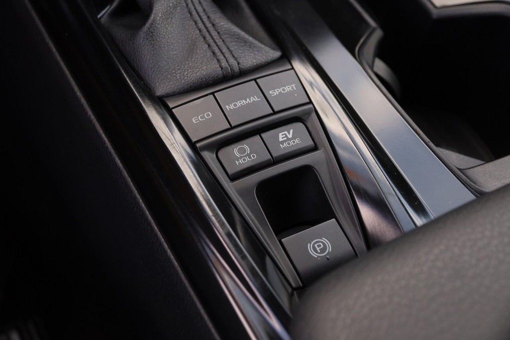 Toyota Camry Vehicle Full-screen Gallery Image 21