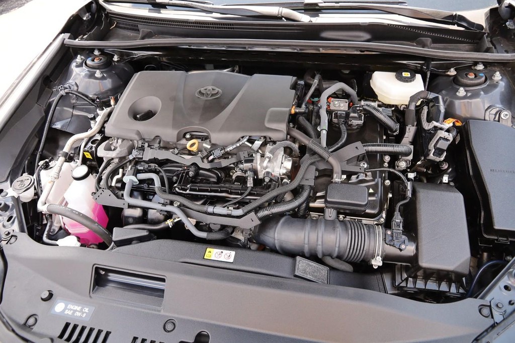 Toyota Camry Vehicle Full-screen Gallery Image 28