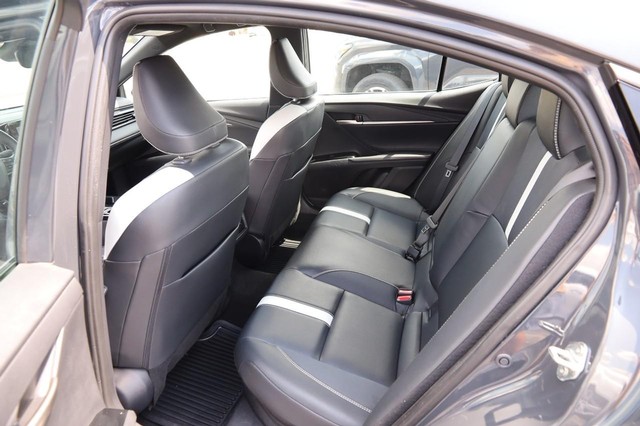 Toyota Camry Vehicle Image 09
