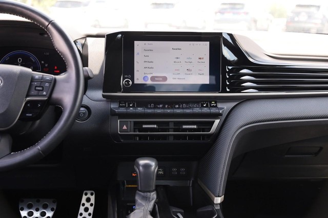 Toyota Camry Vehicle Image 25