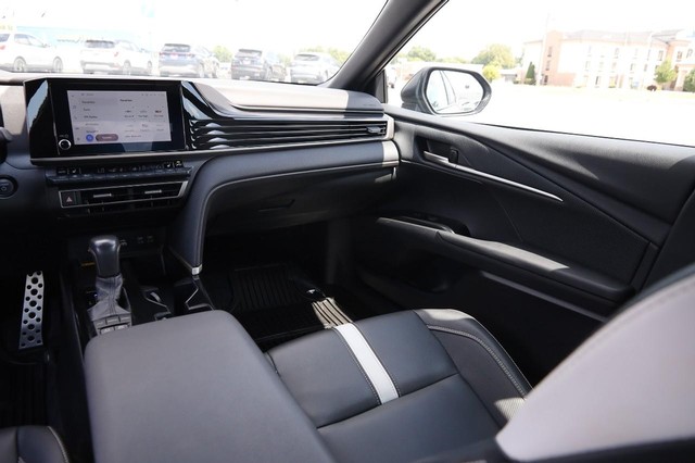 Toyota Camry Vehicle Image 26