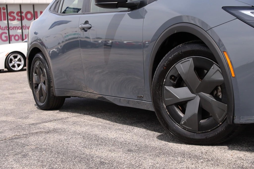Toyota Prius Vehicle Full-screen Gallery Image 4