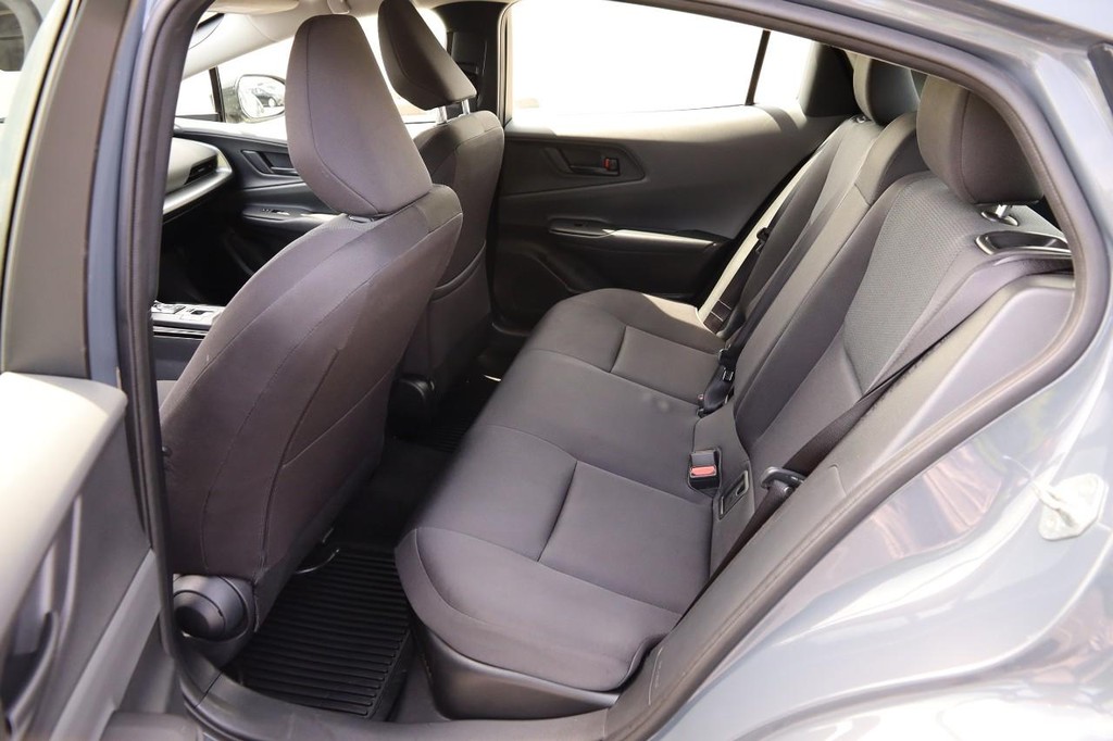 Toyota Prius Vehicle Full-screen Gallery Image 10