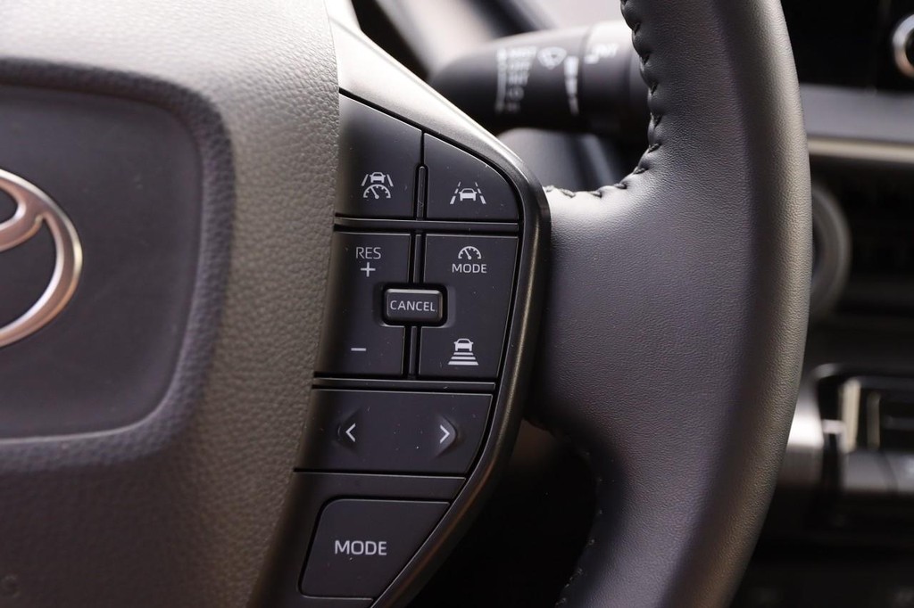 Toyota Prius Vehicle Full-screen Gallery Image 13