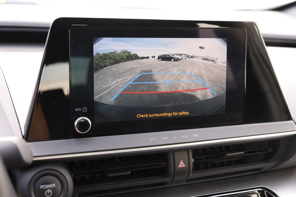 Toyota Prius Vehicle Full-screen Gallery Image 18