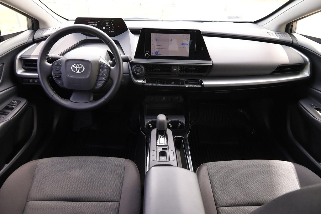 Toyota Prius Vehicle Full-screen Gallery Image 23