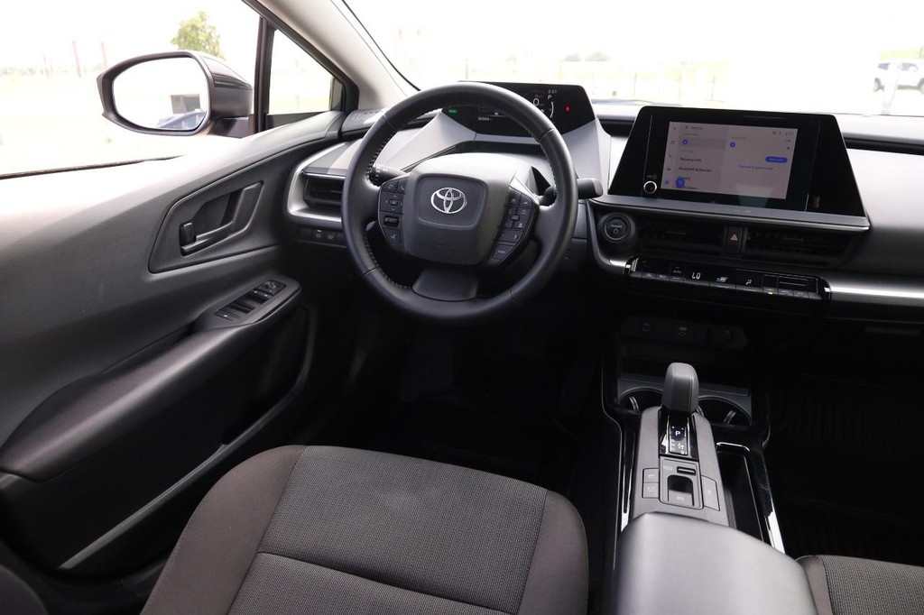 Toyota Prius Vehicle Full-screen Gallery Image 24