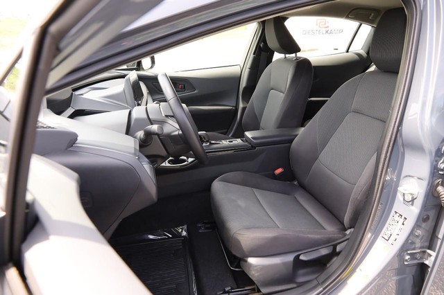 Toyota Prius Vehicle Image 09