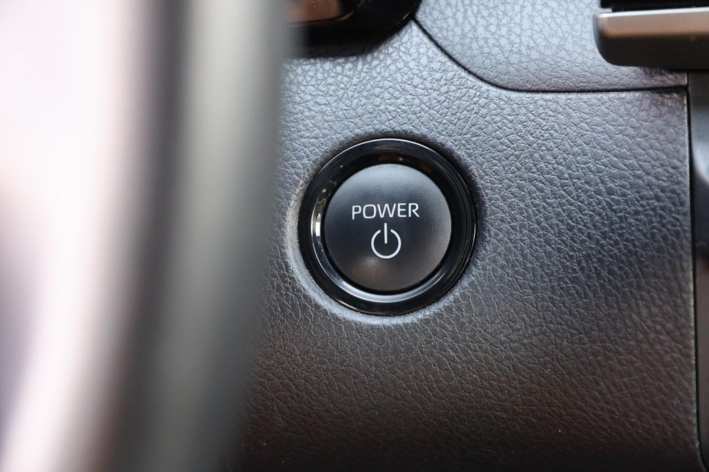 Toyota Camry Vehicle Full-screen Gallery Image 15