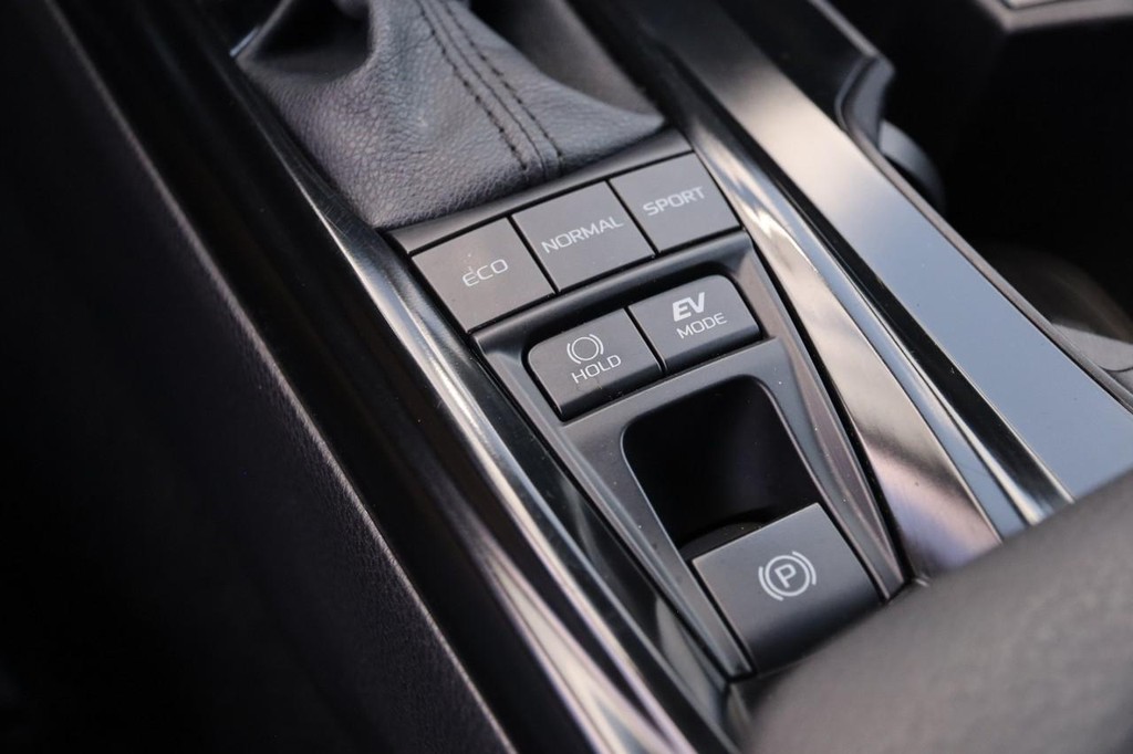 Toyota Camry Vehicle Full-screen Gallery Image 21