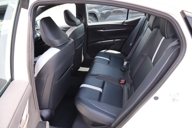 Toyota Camry Vehicle Image 09