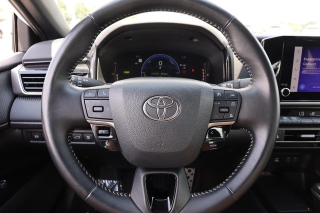 Toyota Camry Vehicle Image 10