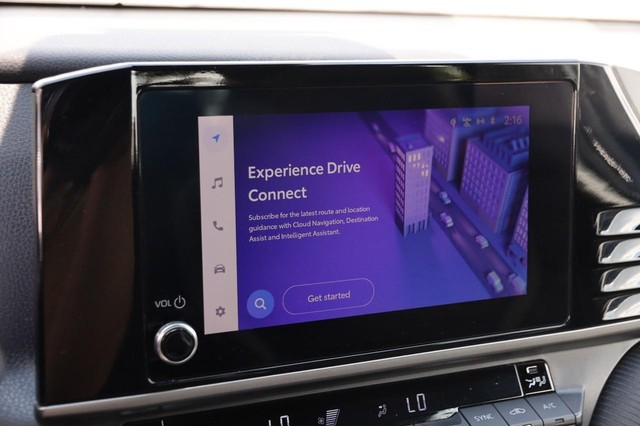 Toyota Camry Vehicle Image 18