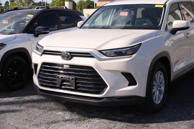 Toyota Grand Highlander Vehicle Image 02
