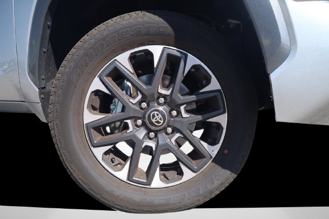Toyota Tundra 4WD Vehicle Image 03