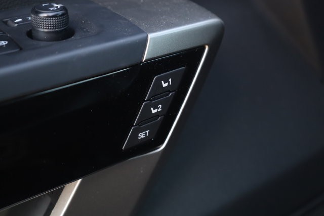 Toyota Tundra 4WD Vehicle Image 09