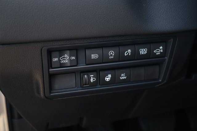 Toyota Tundra 4WD Vehicle Image 10