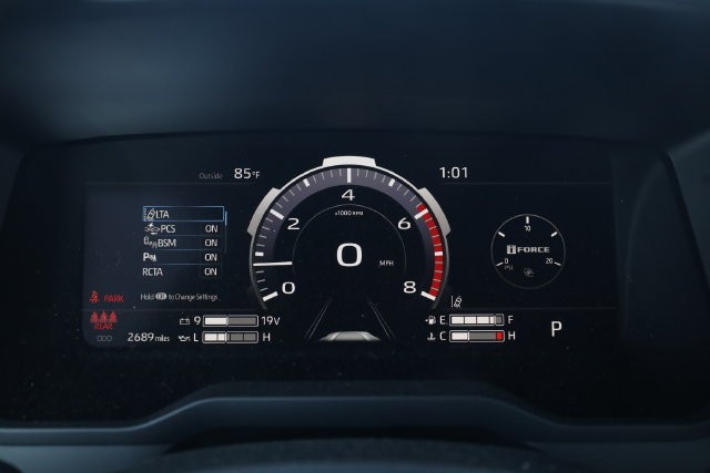 Toyota Tundra 4WD Vehicle Image 11