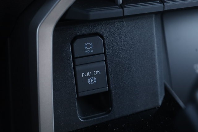 Toyota Tundra 4WD Vehicle Image 16