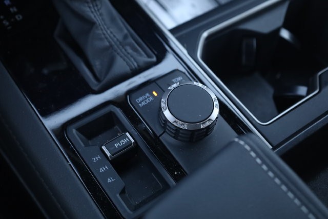 Toyota Tundra 4WD Vehicle Image 17