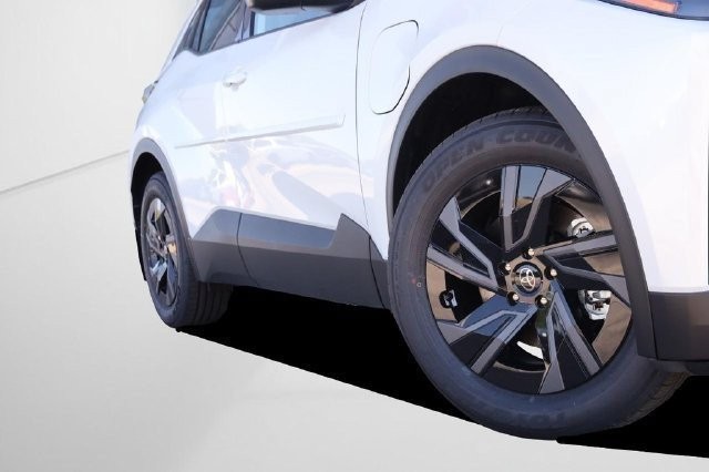 Toyota C-HR Vehicle Image 03
