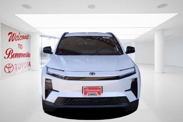 Toyota C-HR Vehicle Image 04
