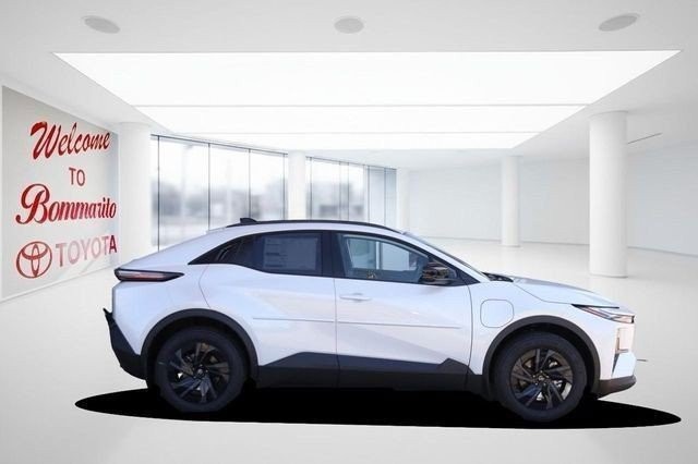 Toyota C-HR Vehicle Image 05