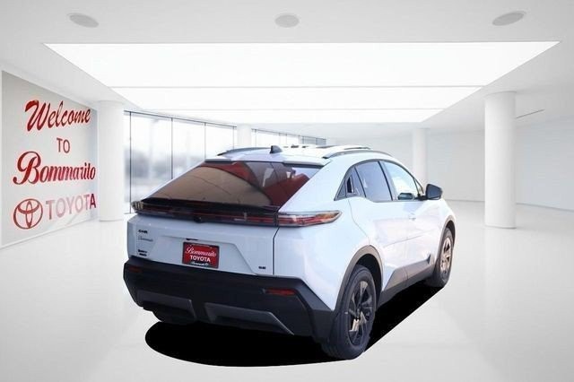 Toyota C-HR Vehicle Image 06