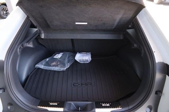 Toyota C-HR Vehicle Image 07
