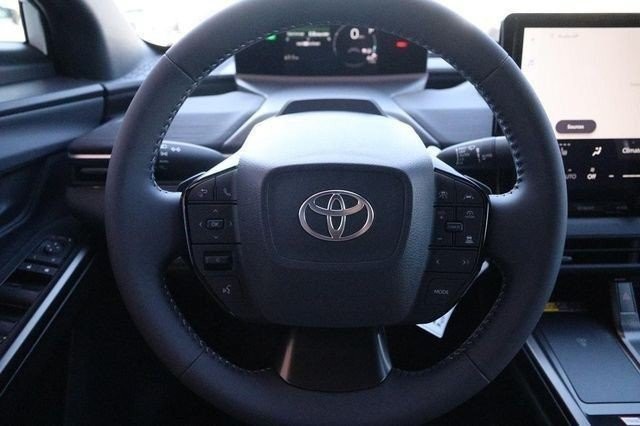 Toyota C-HR Vehicle Image 11