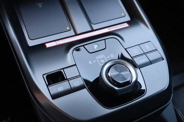 Toyota C-HR Vehicle Image 20
