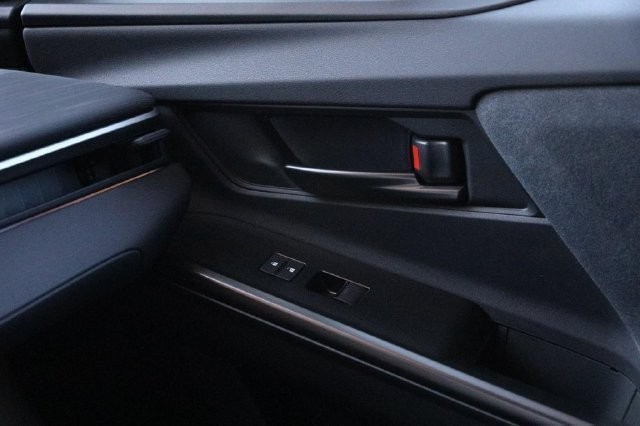 Toyota C-HR Vehicle Image 22