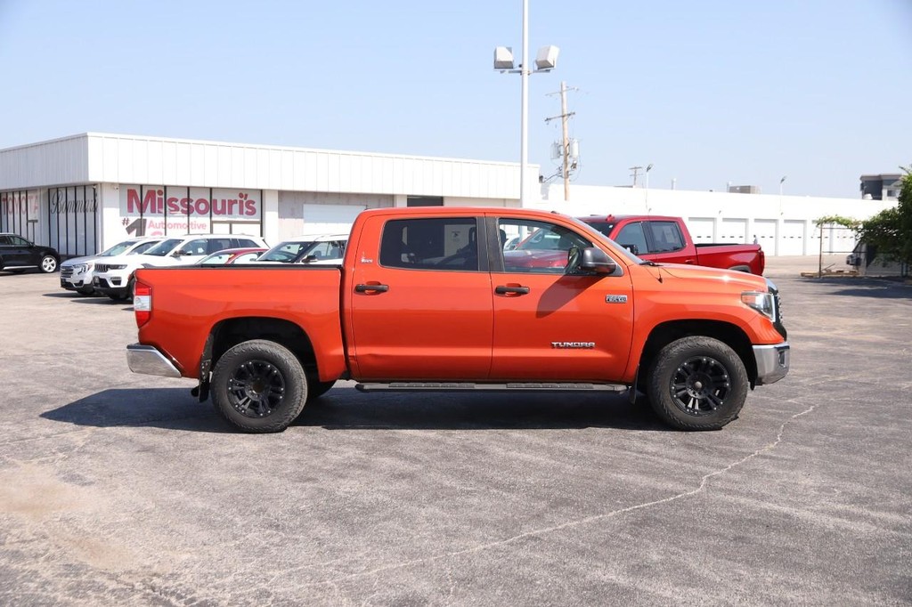 Toyota Tundra 4WD Vehicle Full-screen Gallery Image 5