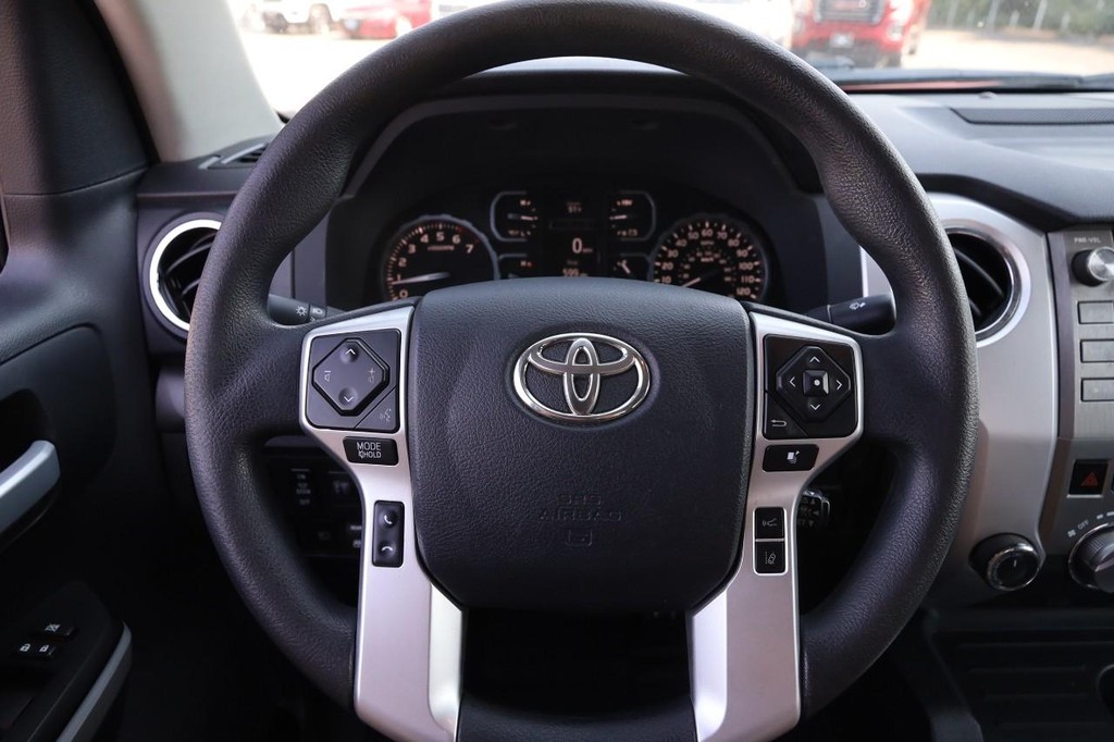 Toyota Tundra 4WD Vehicle Full-screen Gallery Image 10