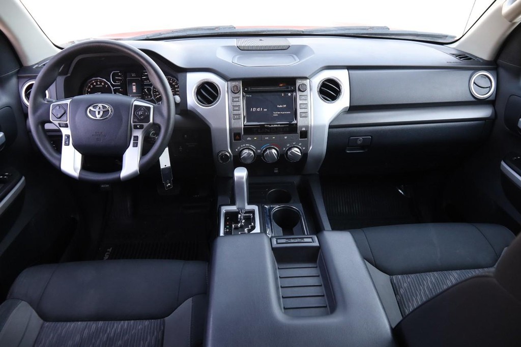 Toyota Tundra 4WD Vehicle Full-screen Gallery Image 21