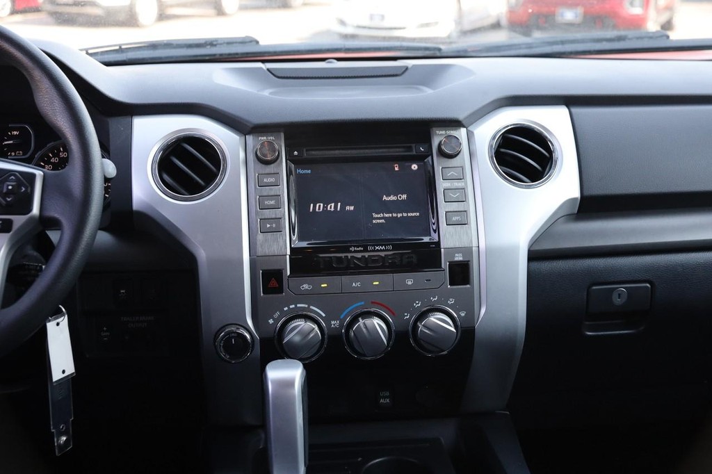 Toyota Tundra 4WD Vehicle Full-screen Gallery Image 24